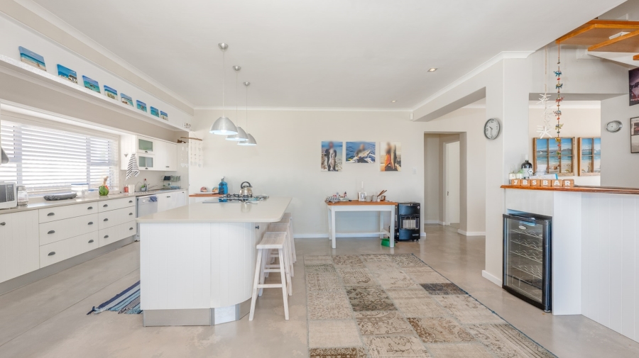 6 Bedroom Property for Sale in Agulhas Western Cape